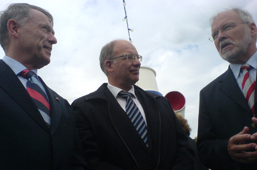 Von links: Bundespräsident Horst Köhler, Rostocks Oberbürgermeister Roland Methling und Ministerpräsident Harald Ringstorff in Warnemünde