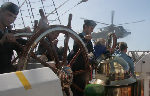 Seeleute an Bord der Gorch Fock