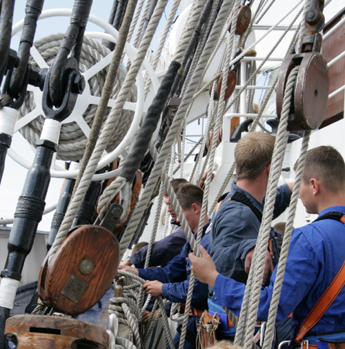 Seeleute an Bord der Gorch Fock