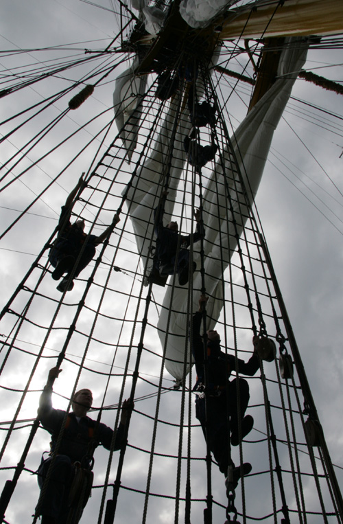 Seeleute an Bord der Gorch Fock