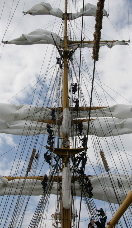 Seeleute an Bord der Gorch Fock