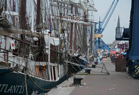 Mastenmeer im Rostocker Stadthafen