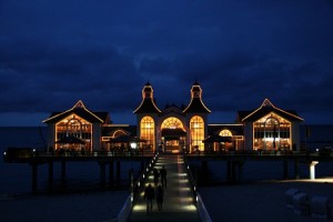 Die Seebrücke von Sellin auf Rügen zu später Stunde. Foto: Christian Kohlhof