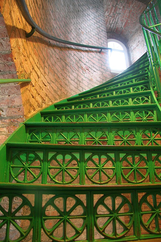 Grüne Metall-Stufen