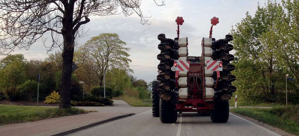 Traktor mit extra Reifen.