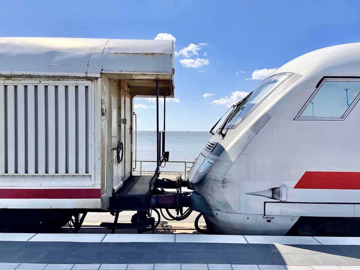 Mit dem Museumszug Richtung Insel